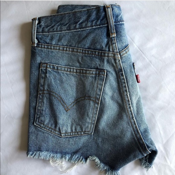 Levi’s high waisted 501 shorts - Picture 2 of 2